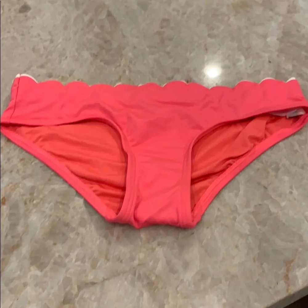 NWOT Kate‎ Spade darling scallop bikini bottoms!